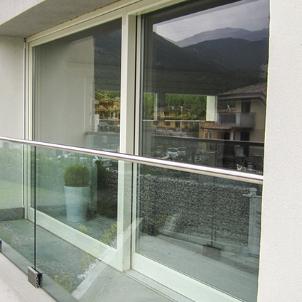 vetrata con balcone